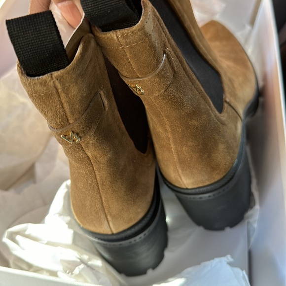 New Veronica Beard Winnie Lug Sole Boots Moss Suede Size with Box - Picture 6 of 9